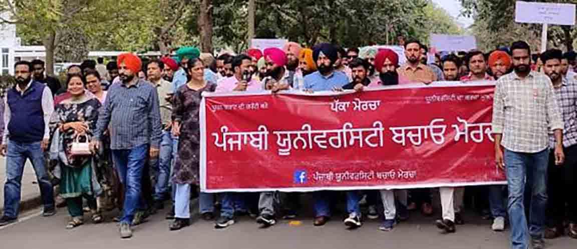 Mazdoor unions back protesters at Punjabi varsity