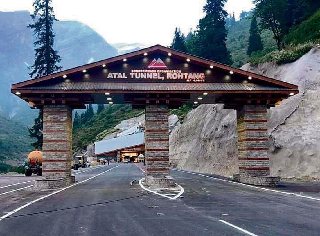 150 vehicles evacuated safely to Manali from Atal Tunnel