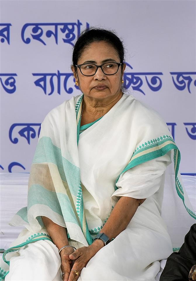 Mamata Banerjee starts two-day dharna to protest Centre’s ‘discrimination’ against Bengal