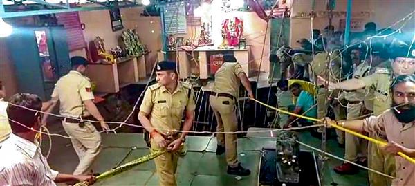 11 killed as roof of well collapses at Indore temple