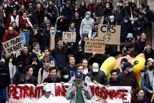 France braces for violence in new wave of pension protests