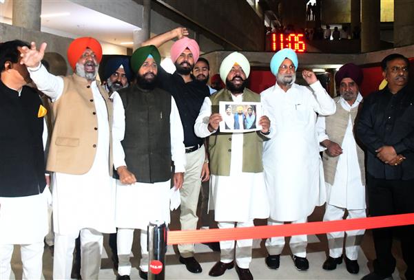 Congress legislators stage walkout over 'botched-up' operation to nab Amritpal Singh