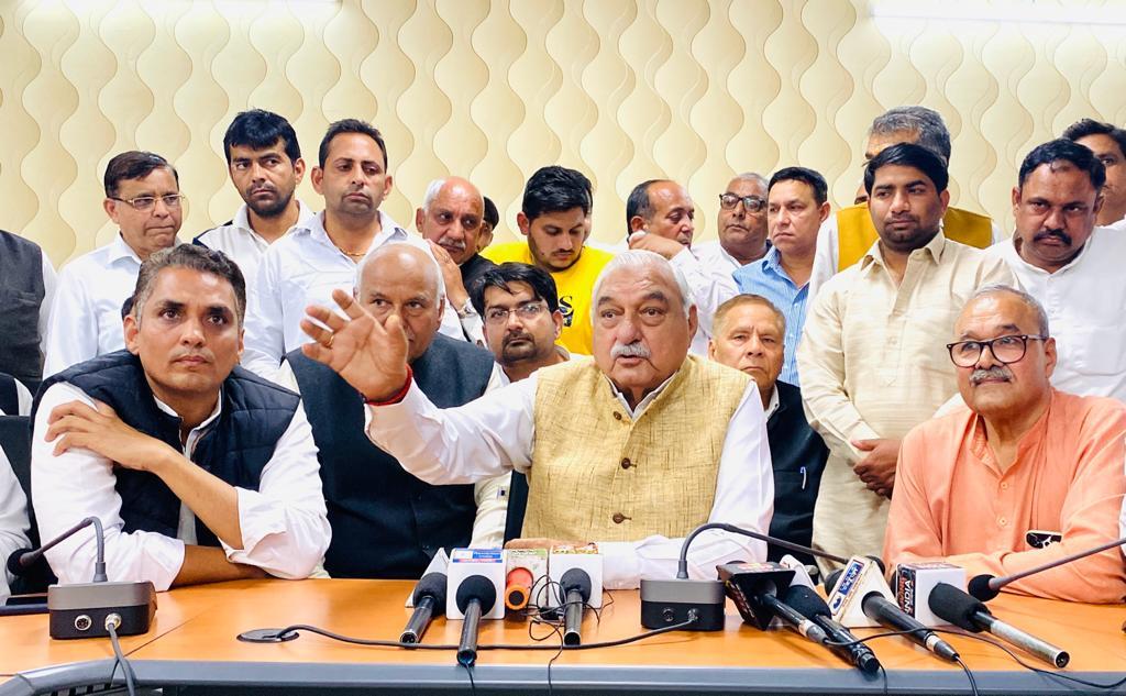 Hooda lashes out at govt for lathicharge on protesters