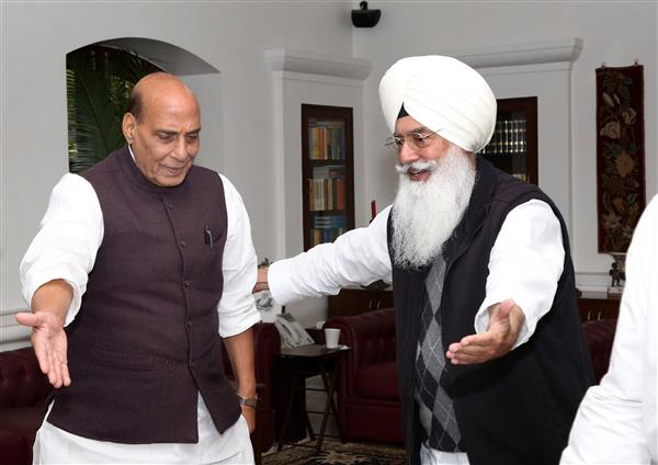 Ahead of Jalandhar byelection, Rajnath Singh meets Beas dera head Gurinder Dhillon