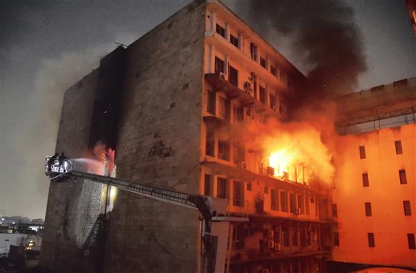 6 die in fire in Hyderabad multi-storey commercial complex