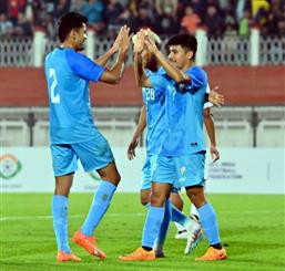 Thapa’s strike gets India off the mark