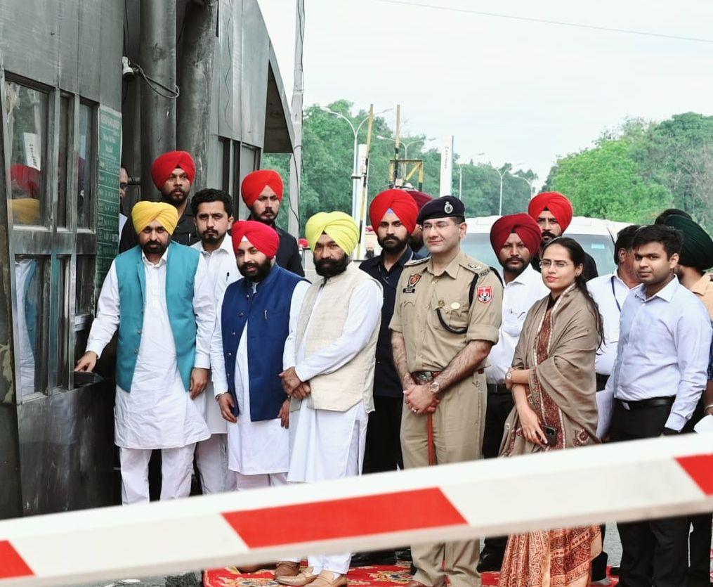 Nakkian toll plaza shut; former ministers who 'favoured' contractor to face action: Punjab CM