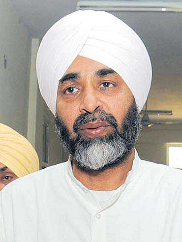 SAD expels 2 leaders 'close' to Manpreet Singh Badal