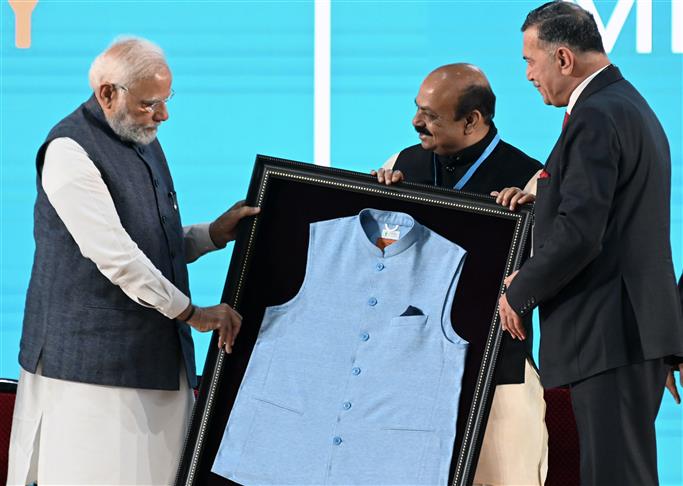 PM Modi wears jacket made of material recycled from plastic bottles : The  Tribune India