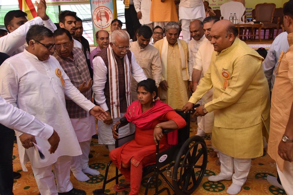 Khattar distributes artificial limbs worth Rs 8cr to PwDs