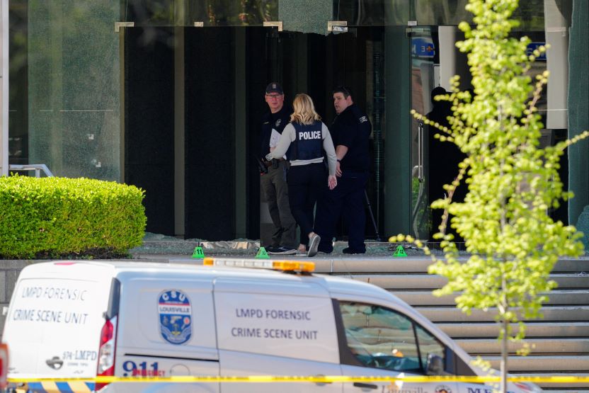 5 dead in US bank shooting, gunman livestreams attack