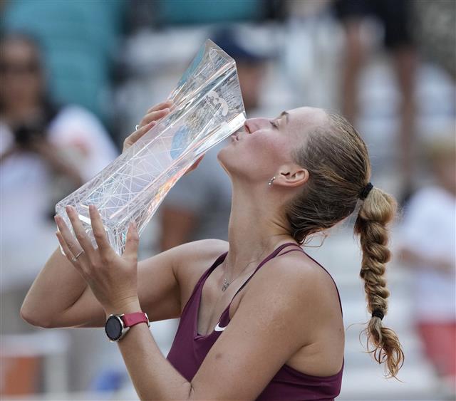 Petra Kvitova steals show; wins her first Miami Open crown