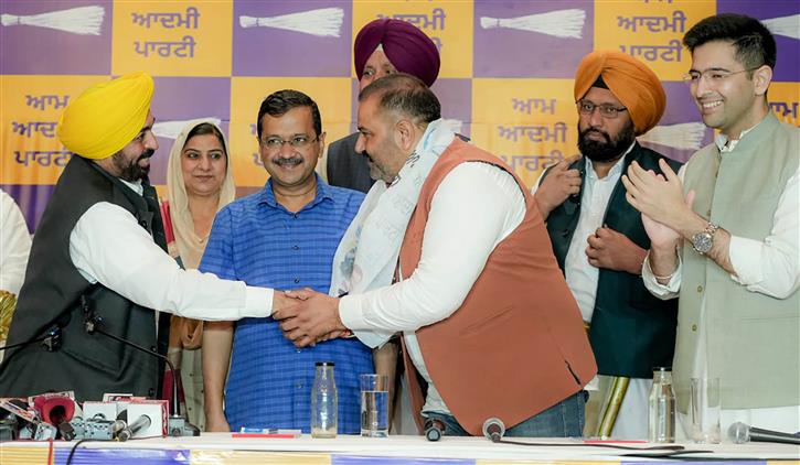 As Sushil Rinku joins AAP, Congress tries to keep its Jalandhar West flock intact