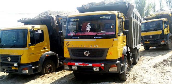 Poclain machine, four tippers seized in Ropar