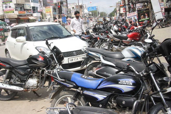No end to parking woes in Yamunanagar & jagadhri