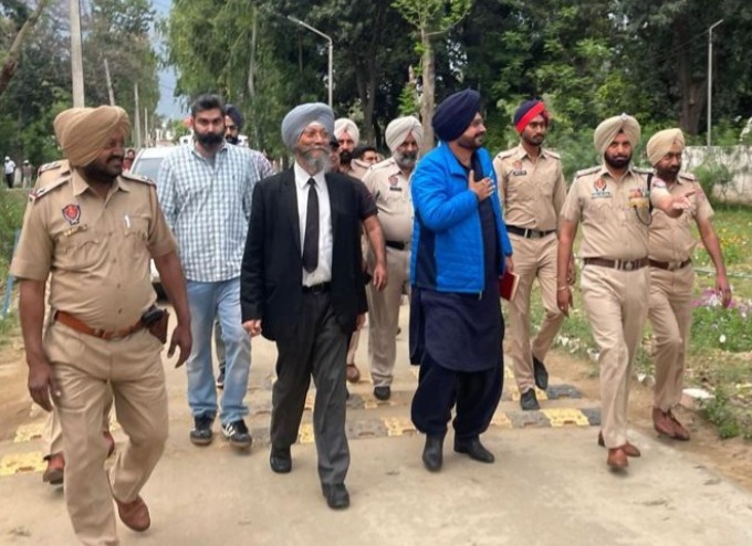 Navjot Singh Sidhu's security halved, to pay tributes to Sidhu Moosewala today
