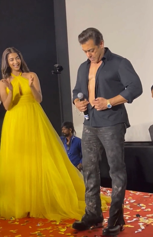 Watch: Salman Khan unbuttons his shirt to show six-pack abs, says 'Tumko lagta hai VFX hai'