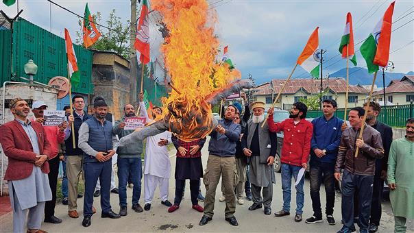Residents hold protest, raise anti-Pak slogans in Jammu