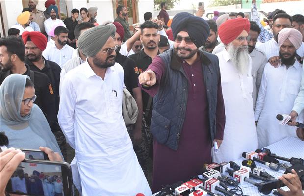 Gangsters mere pawns, someone else pulling the strings, says Navjot Singh Sidhu