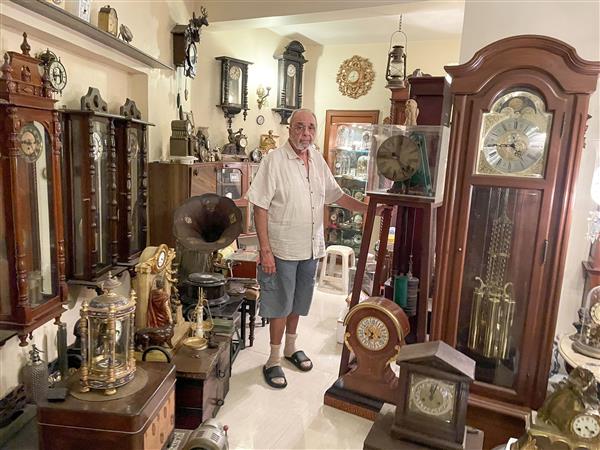 Rare collection of more than 650 clocks from across globe adorns the home of this 78-yr-old Indore man