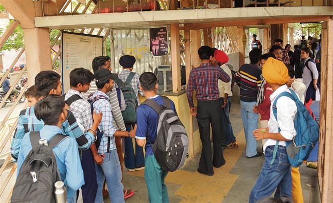 Amritsar: Finally, BRTS resumes smart card facility for Metro bus passengers