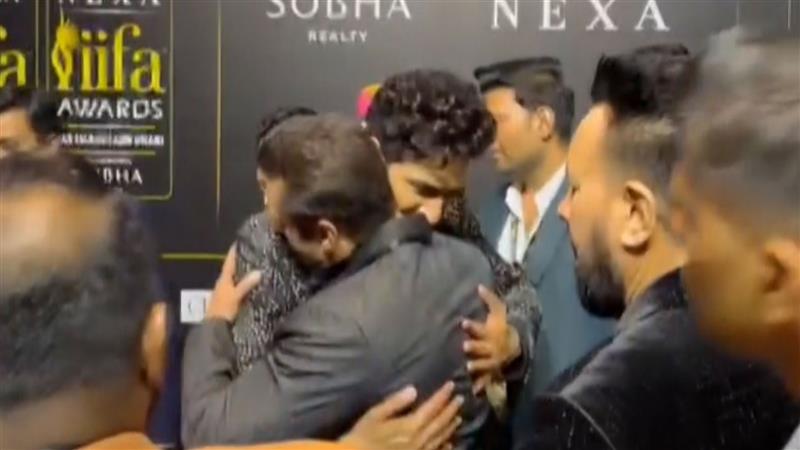 Salman Khan stops to hug Vicky Kaushal a day after 'Dabangg' star's security pushed latter aside