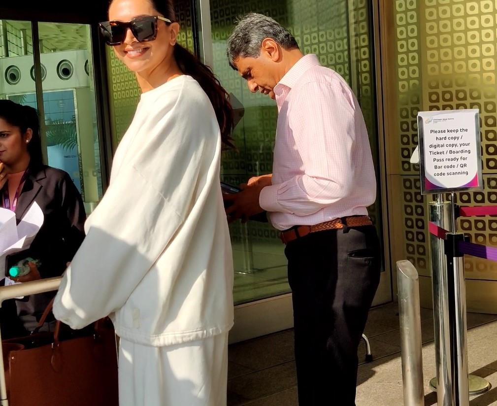 Deepika Padukone makes stylish entry with dad Prakash Padukone at Mumbai airport