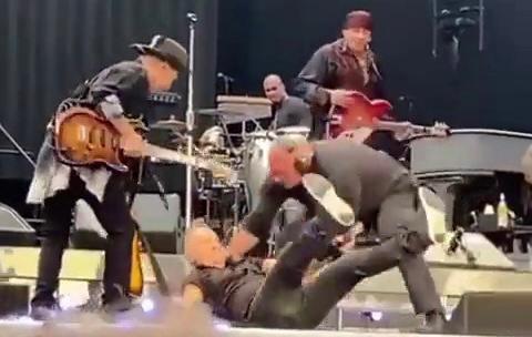 Video: Bruce Springsteen falls on stage in Amsterdam during world
