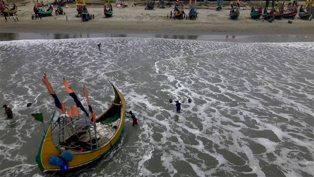 Over half a million people evacuated as 'Cyclone Mocha' barrels towards Bangladesh's coast