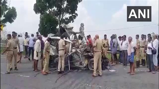 10 people killed as car crushed in head-on collision with private bus in Mysuru, Prez expresses grief