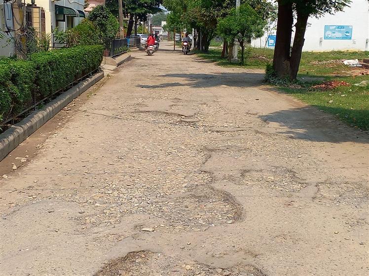 Jagadhri roads dotted with potholes
