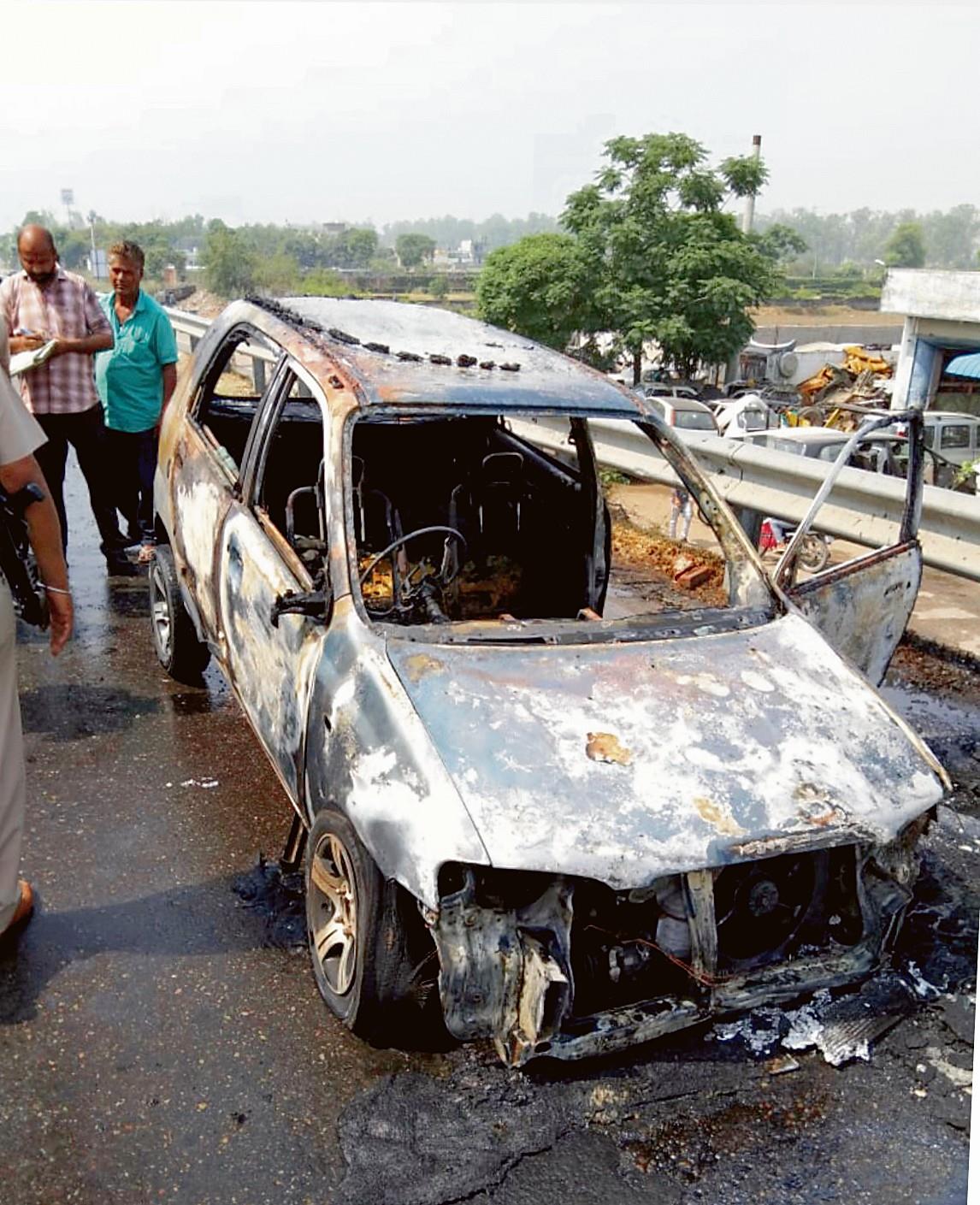 Jalandhar: Car catches fire, occupants jump out to save their lives