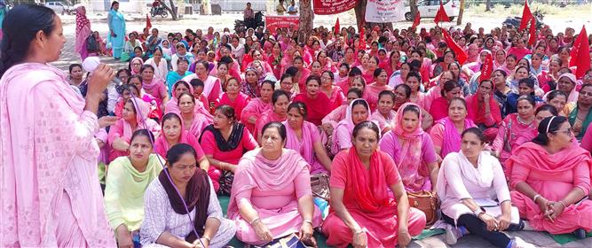 ASHA workers’ union protests against govt
