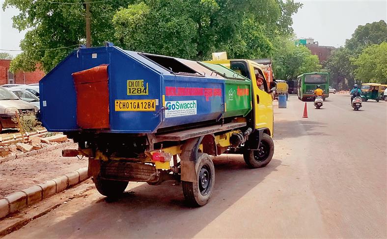 Chandigarh: Municipal Commissioner asks staff to pick trash at fixed timings