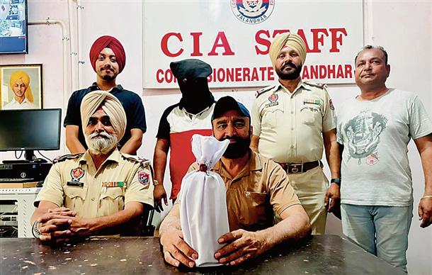 Auto-rickshaw  driver held with  60-gm heroin