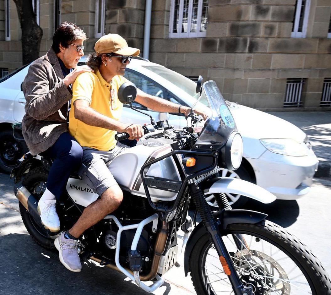 Amitabh Bachchan rides pillion on a stranger's bike to reach shooting location; thanks him for the ride