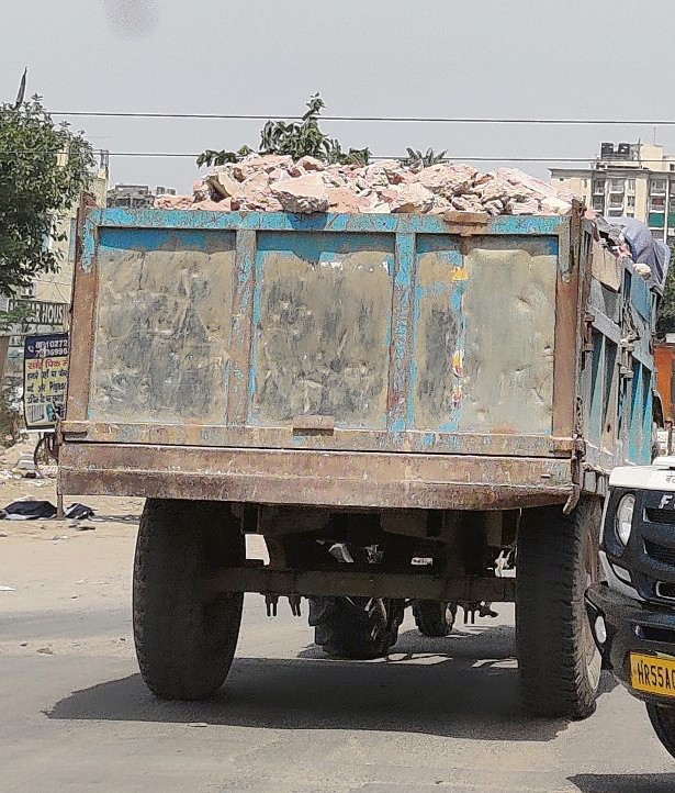 Faridabad: Unsafe transportation of construction material