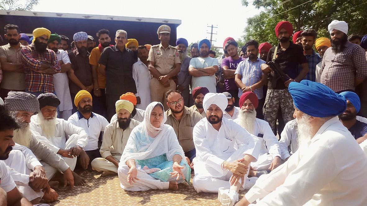 34-year-old man dies due to 'non-availability' of doctor, kin hold protest at Chamkaur Sahib