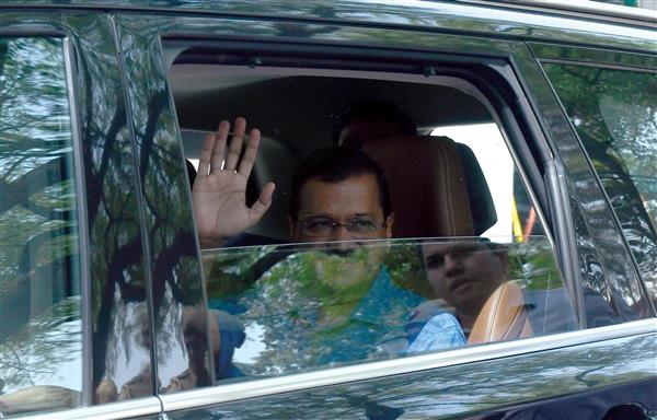 AAP claims Delhi Police spying on Chief Minister Arvind Kejriwal; force denies charge