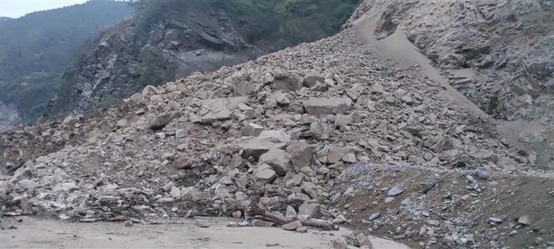 Chandigarh-Manali highway blocked following landslide in Himachal's Mandi