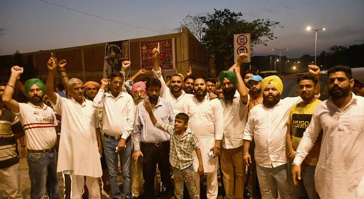 AAP protests new Dadu Majra processing plant