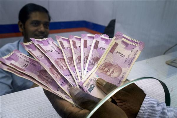 Rs 2000 note exchange window opens; small queues, confusion over rules at some places
