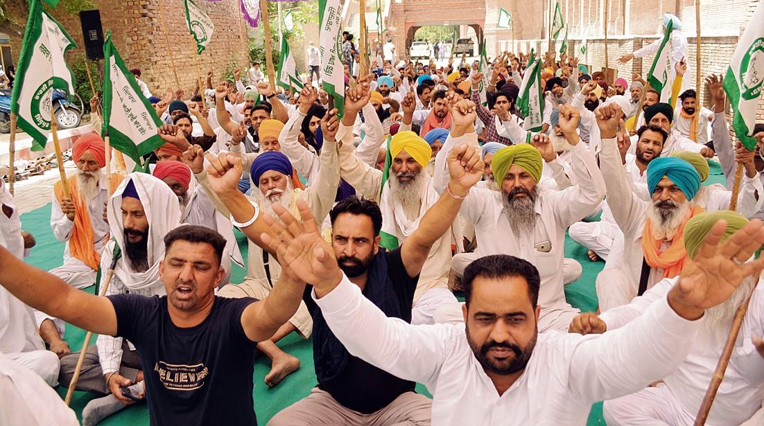 Farmers block rail tracks; stage protest at Amritsar DC office