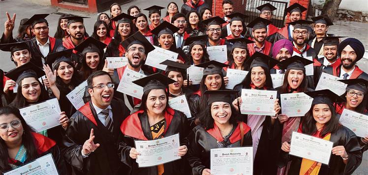 231 awarded MBBS degrees at GMCH-32, Chandigarh