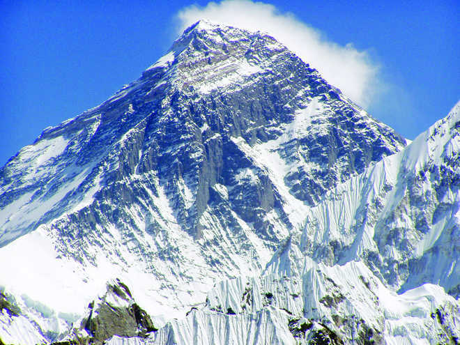 Search under way around Mount Everest Summit for missing Indian-origin climber