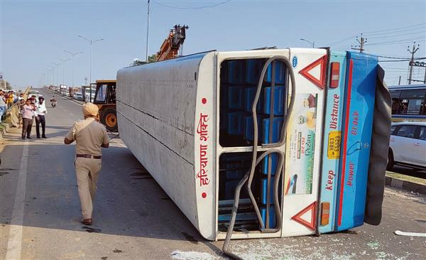 Bus overturns near Zirakpur flyover