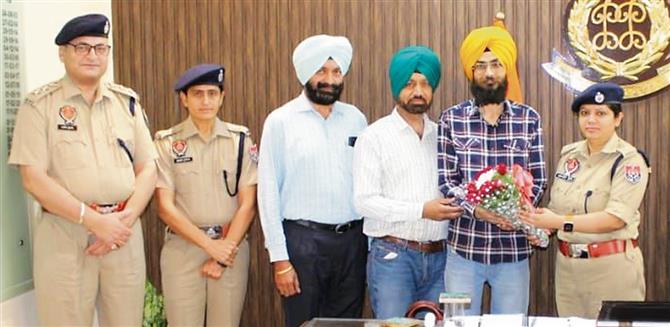 Khanna SSP honours cop's son who cracked UPSC exam