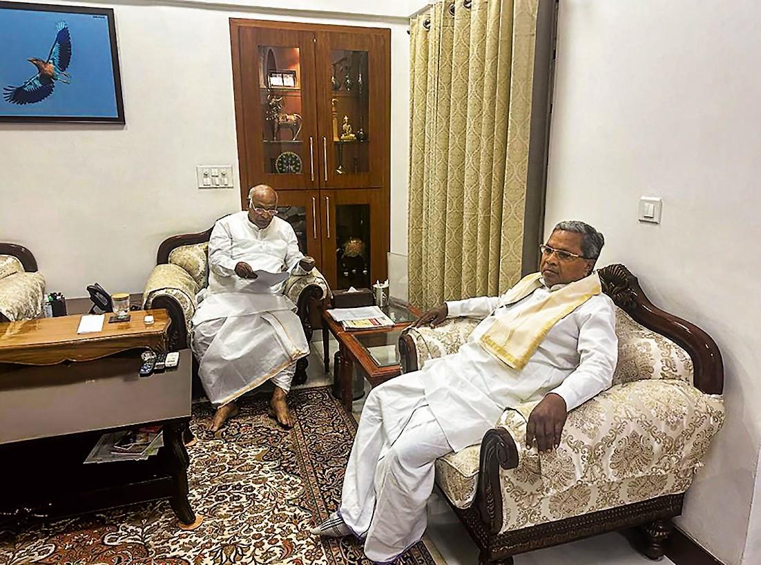 Karnataka CM logjam persists, Siddaramaiah, DK Shivakumar meet Mallikarjun Kharge