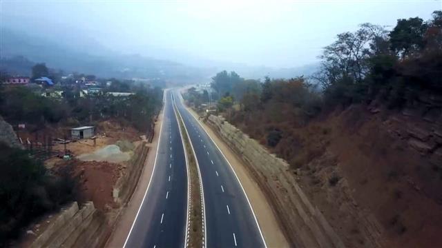 Hamirpur: Road construction norms flouted, officials pulled up