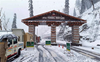 400 vehicles stuck in snow evacuated from South portal of Atal tunnel on Manali-Leh highway